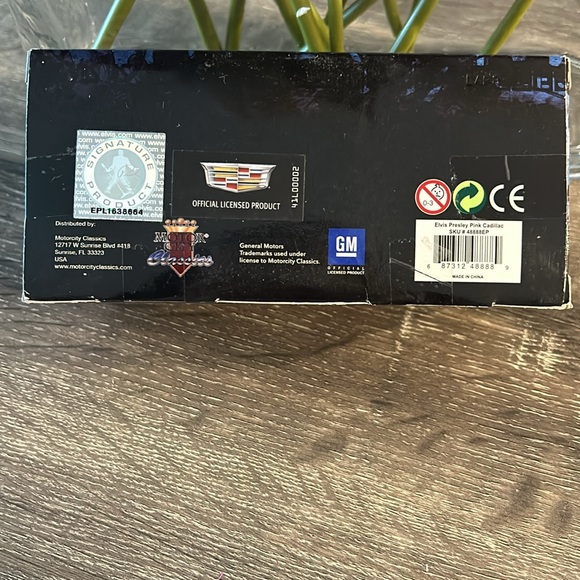 Motor City Classics - 1949 Elvis Pink Cadillac. - Picture 3 of 4